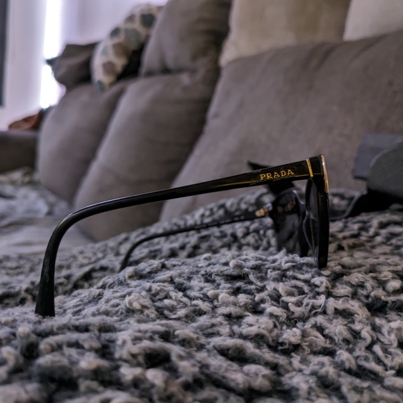 PRADA POLARIZED SUNGLASSES 🕶️ - Picture 3 of 11